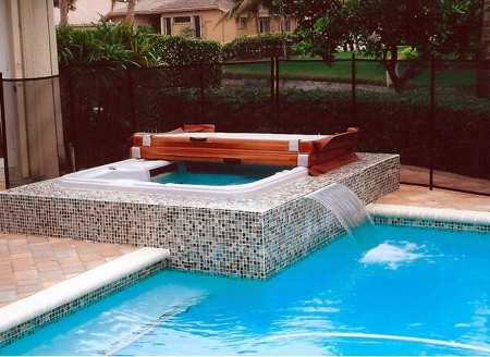 A hot tub and swimming pool combo